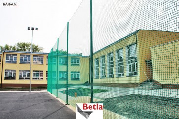  Ochronna siatka z polipropylenu na boiska szkolne i treningowe. Piłka nożna 